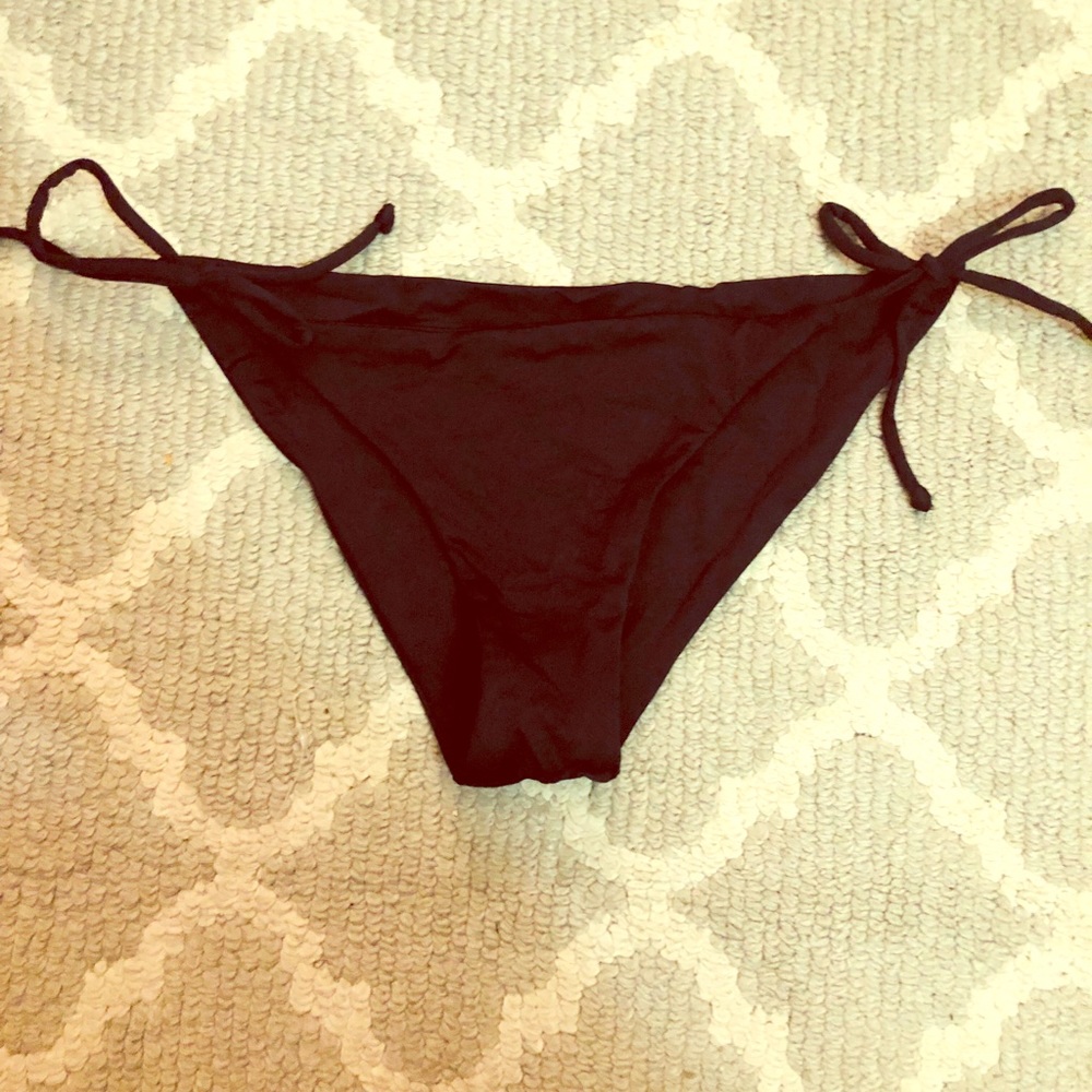 Black bikini bottoms